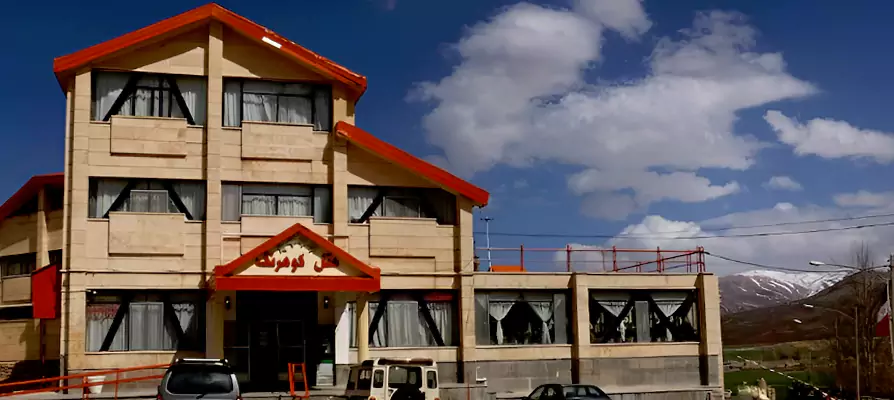 حیاط سنتی هتل